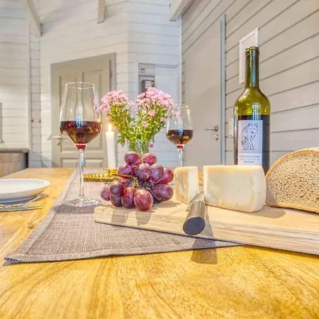 Traumhaff - Sea Hideaway Ostsee Region - Privates Nordicspa, Kamin, Kunst, Hund 300m Zum *