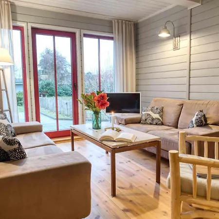 Holiday home Traumhaff - Sea Hideaway Ostsee Region - Privates Nordicspa, Kamin, Kunst, Hund 300m Zum *