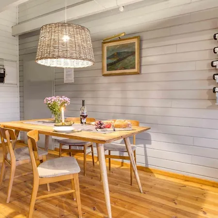 Holiday home Traumhaff - Sea Hideaway Ostsee Region - Privates Nordicspa, Kamin, Kunst, Hund 300m Zum *