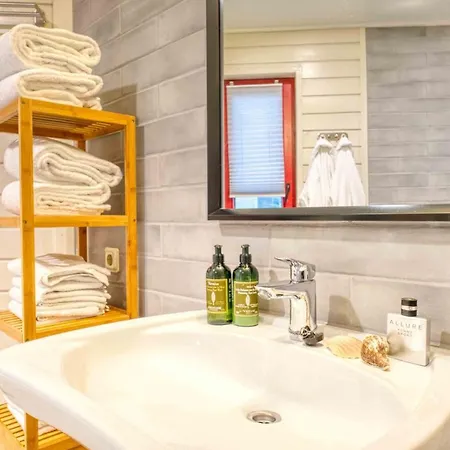 Traumhaff - Sea Hideaway Ostsee Region - Privates Nordicspa, Kamin, Kunst, Hund 300m Zum *